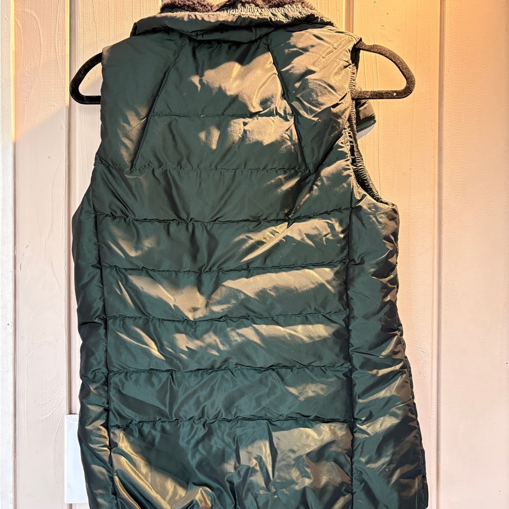 Helly Hansen Women's Dark Green Quilted Vest - Picture 2 of 2